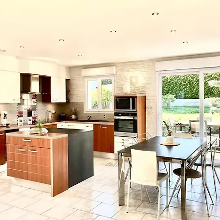Maison Spacieuse Avec Jardin A 25min Des Sables