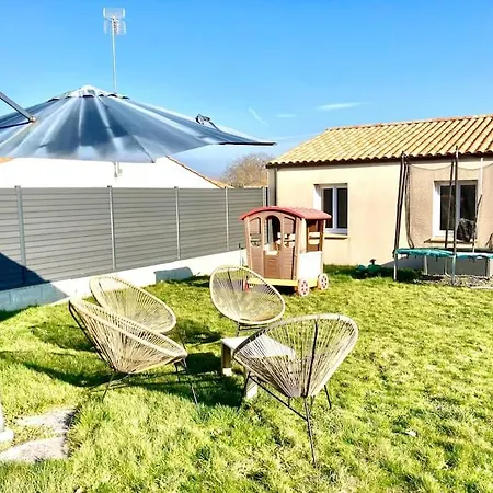 Maison Spacieuse Avec Jardin A 25min Des Sables بيت للعطل