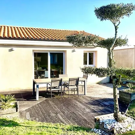 Maison Spacieuse Avec Jardin A 25min Des Sables بيت للعطل Venansault