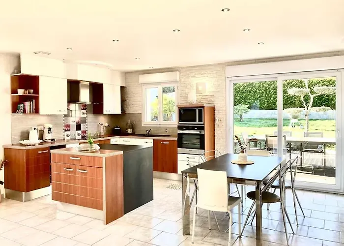 Maison Spacieuse Avec Jardin A 25min Des Sables